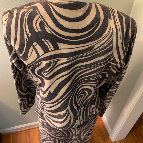 Nine West leather suede jkt & skirt..size 10, and 6 - Picture 6 of 14